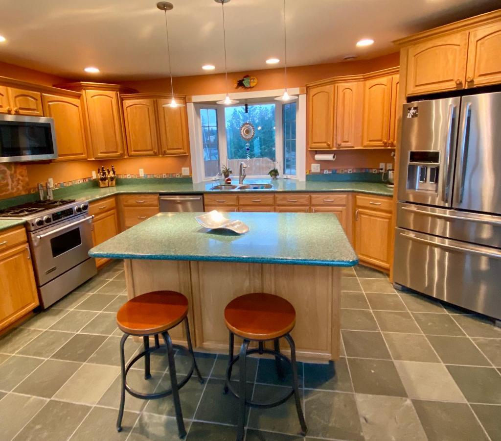 Goldilocks Bed & Breakfast Kodiak Bagian luar foto